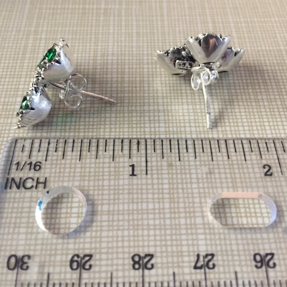 Pretty Sytylish Green Quartz earrings - Picture 4 of 4